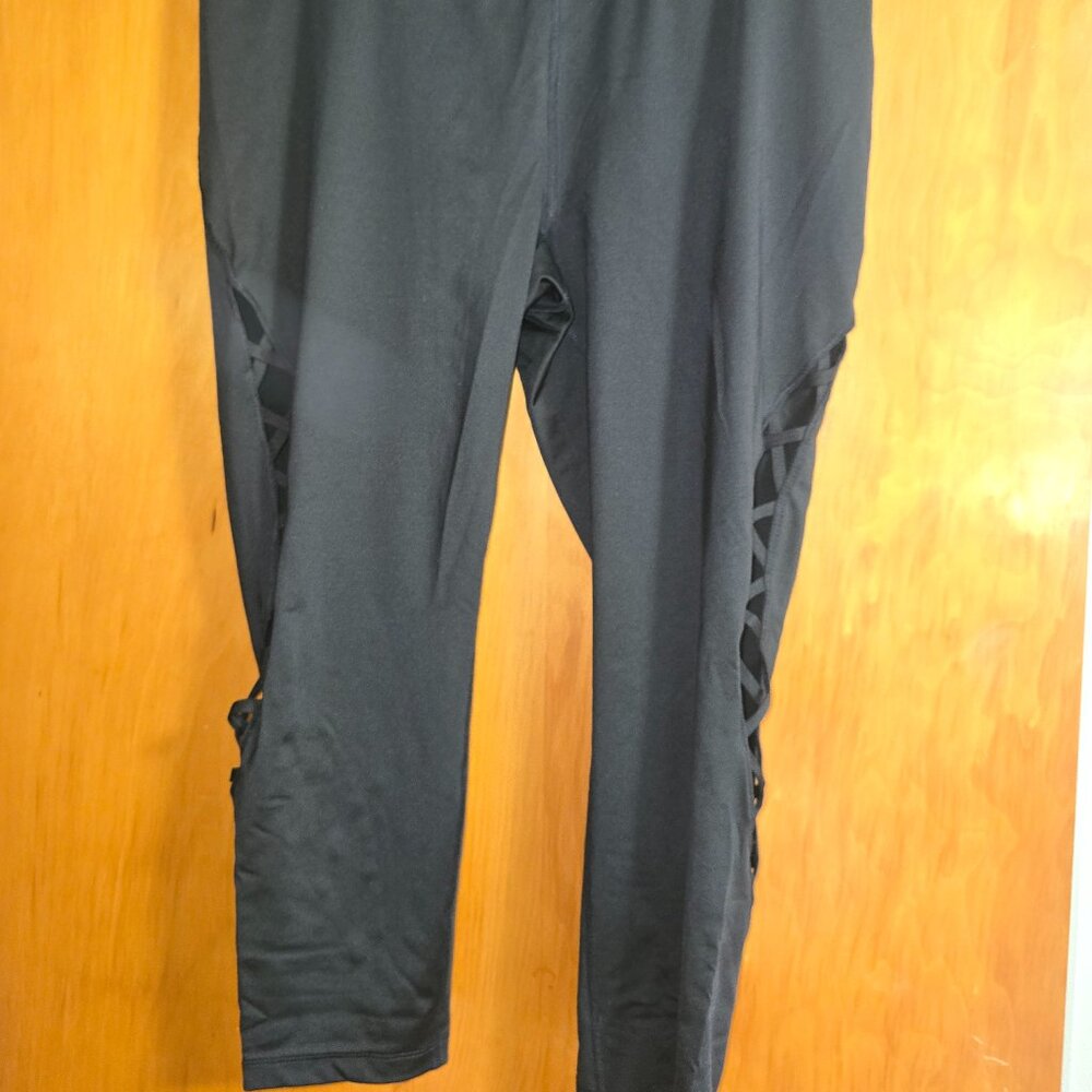 Black cutout legging